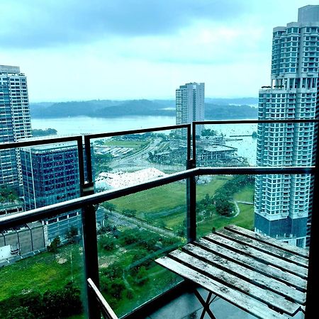 Almas Puteri Harbour Nusajaya Suite Room Exclusive Room 5 Min To Legoaland By Homespace エクステリア 写真