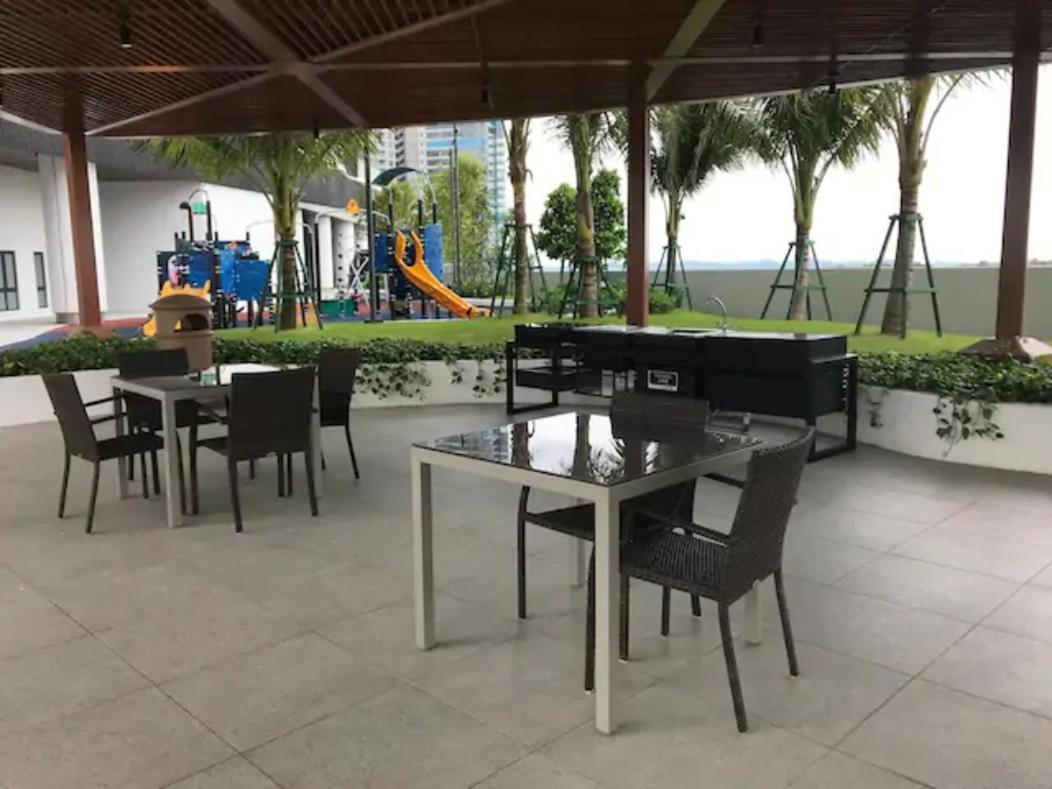 Almas Puteri Harbour Nusajaya Suite Room Exclusive Room 5 Min To Legoaland By Homespace エクステリア 写真